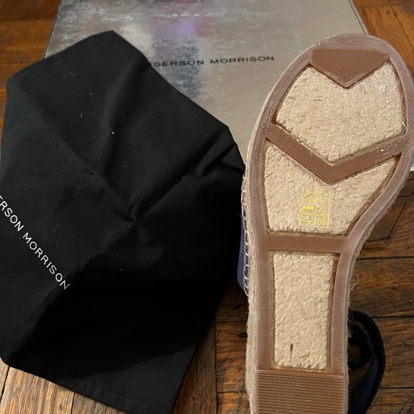 Brand New. Never used. Suede Navy Blue Sandals. Size 6.5. Beautiful! - Picture 2 of 4